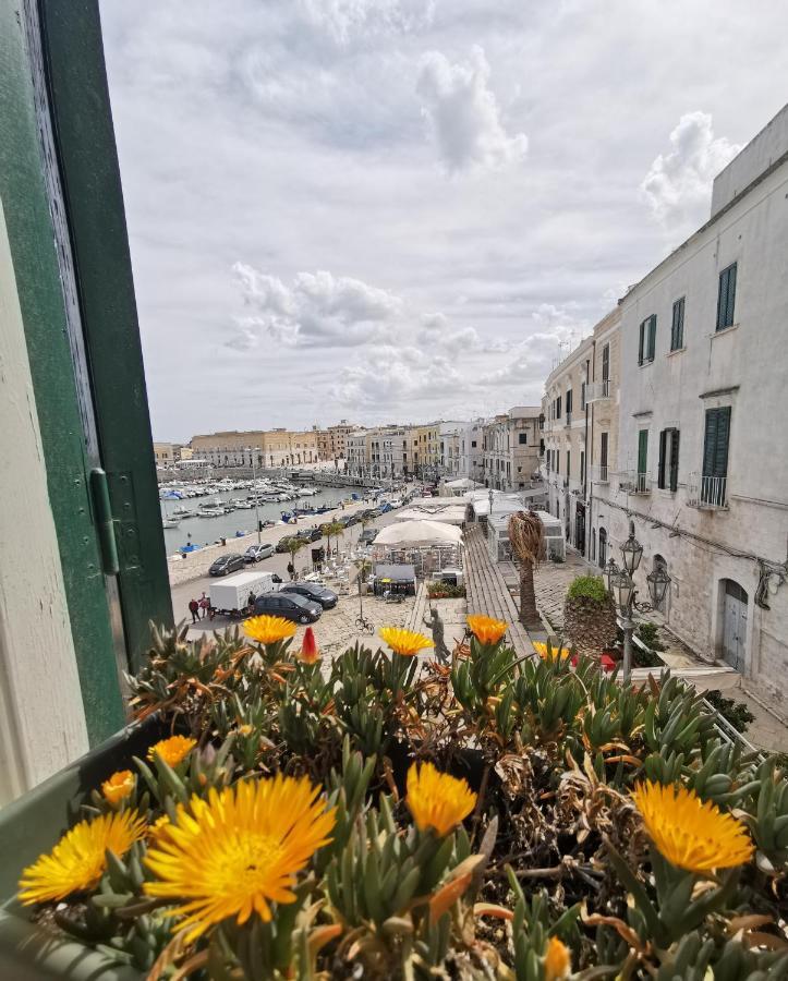 Apartamento La Finestra Sul Porto Trani Exterior foto