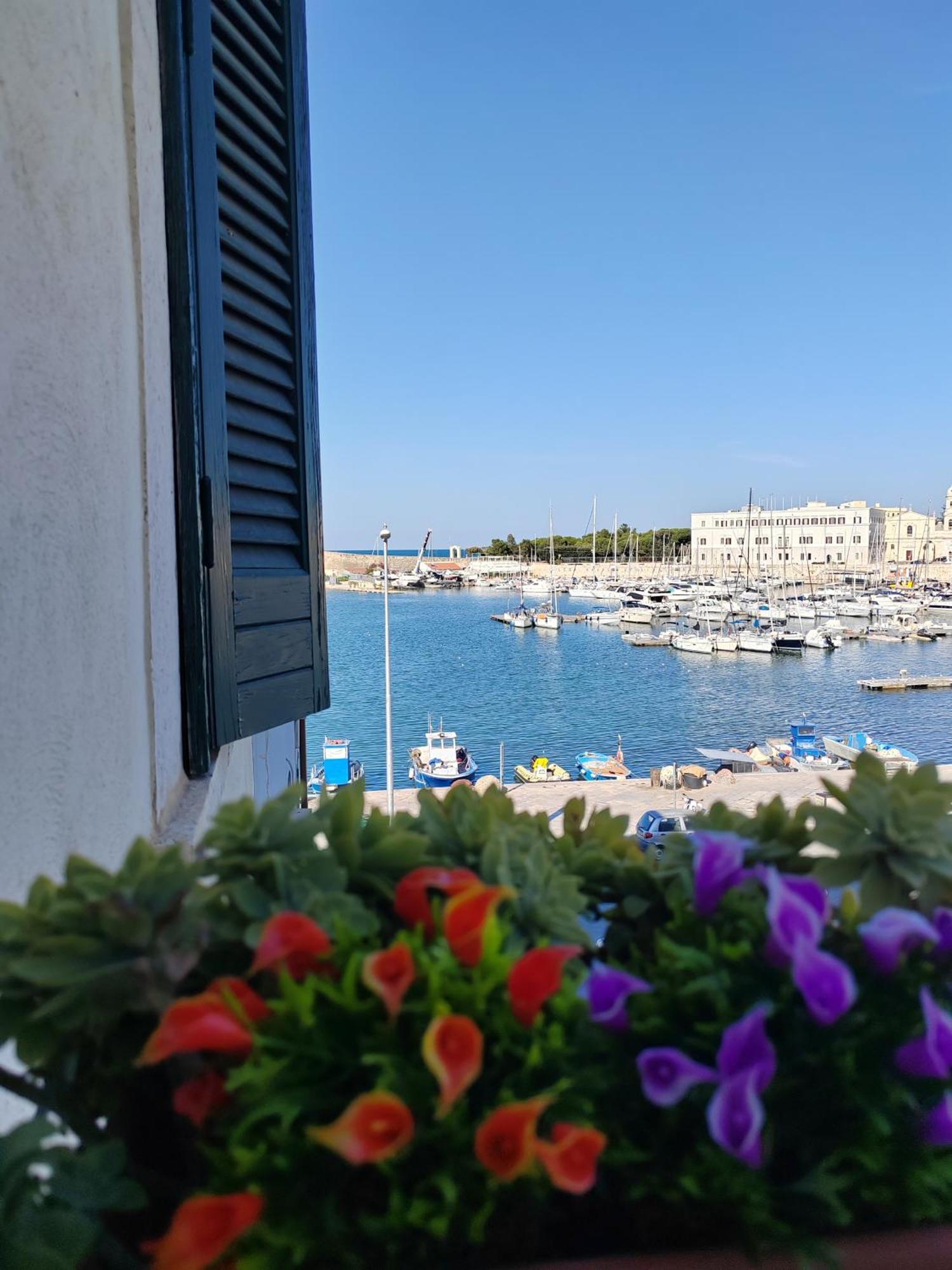 Apartamento La Finestra Sul Porto Trani Exterior foto