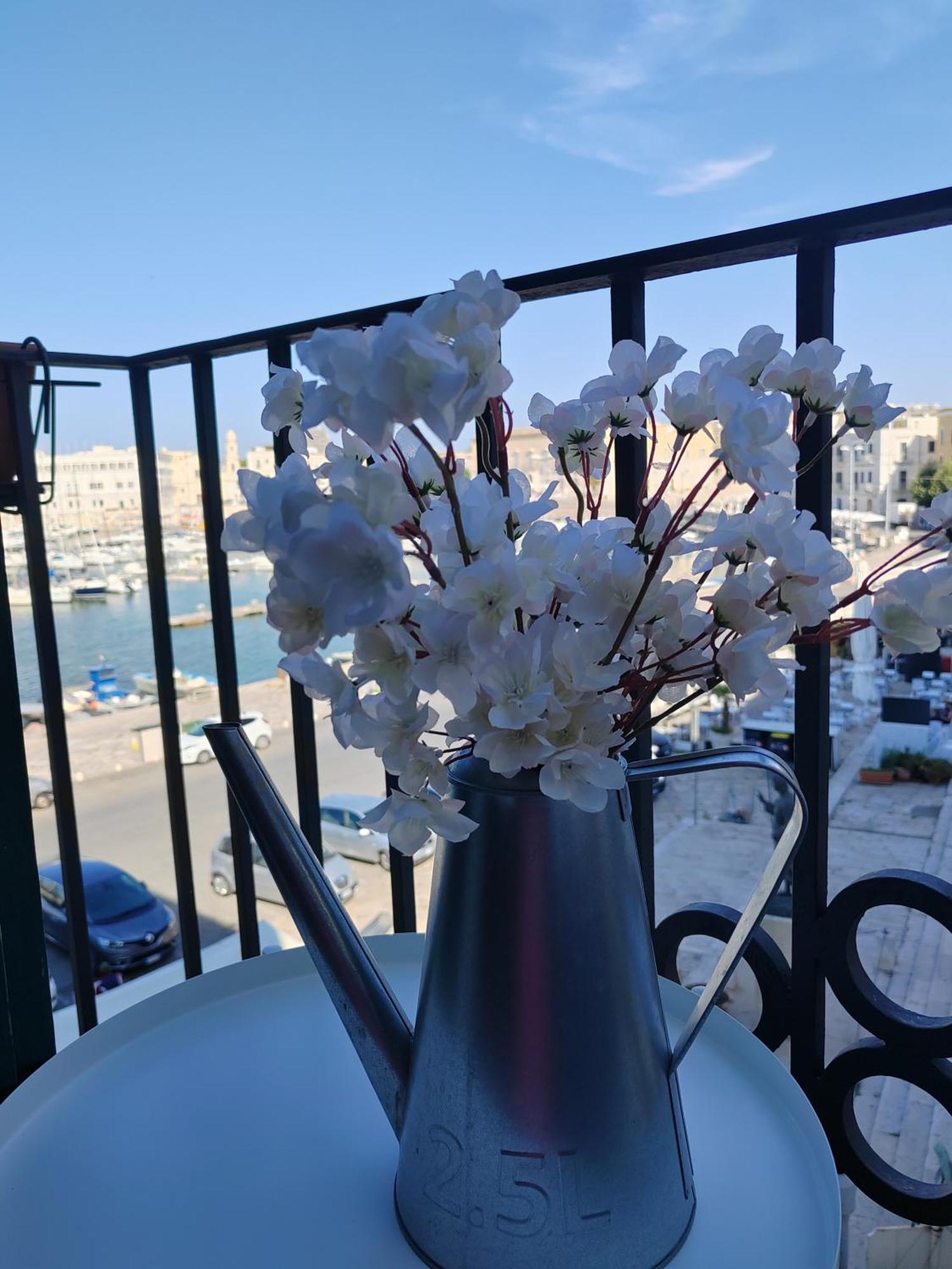 Apartamento La Finestra Sul Porto Trani Exterior foto