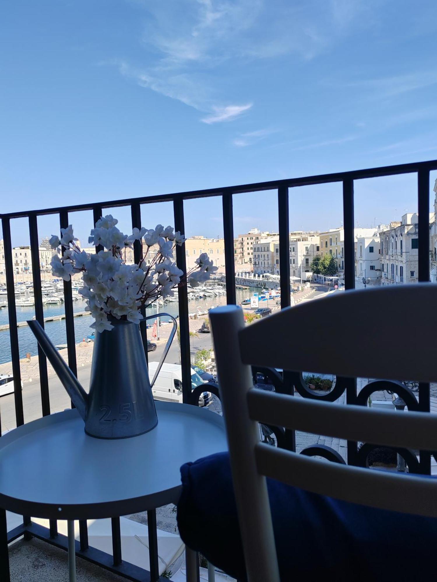 Apartamento La Finestra Sul Porto Trani Exterior foto
